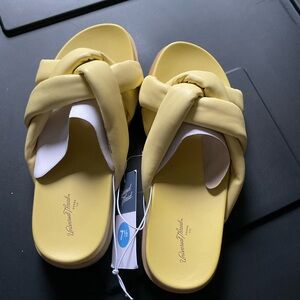 Colette slide Size 7.5 by Universal Thread